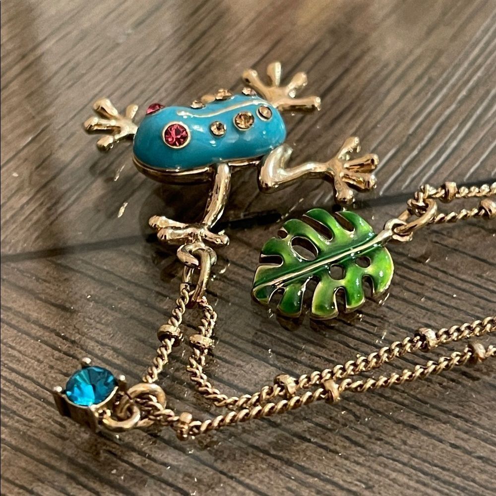Betsey Johnson Enamel Tree Frog Double Row Necklace with Green Leaf Charm - Picture 13 of 16